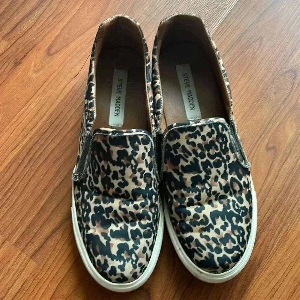 Steve Madden Symba Leopard Slip on Size  9